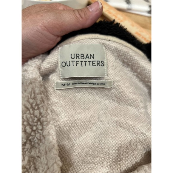 Urban Outfitters Tilly Cozy Faux Fur V Neck Cropped Hoodie Women's Medium - Picture 8 of 11